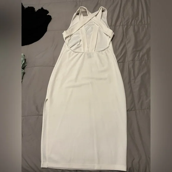 Windsor sleeveless white dress with side split and Cris’s Cris’s in the back. - Picture 5 of 9